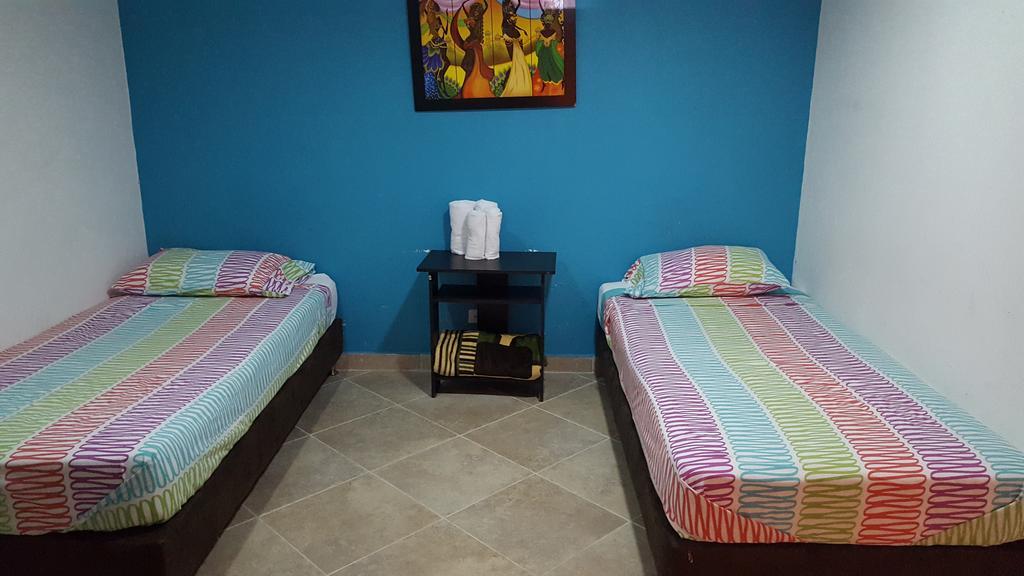 Hostal El Hangar Рионегро Экстерьер фото