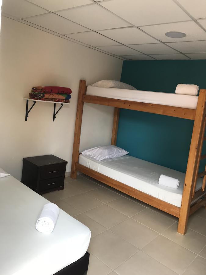 Hostal El Hangar Рионегро Экстерьер фото