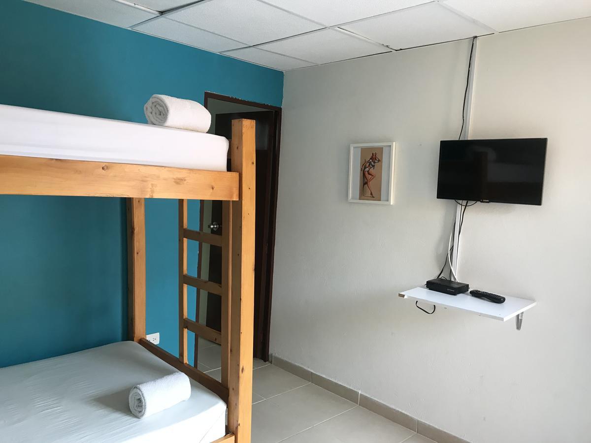 Hostal El Hangar Рионегро Экстерьер фото