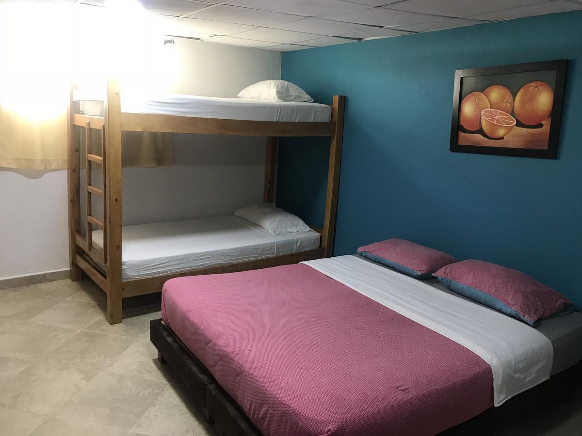 Hostal El Hangar Рионегро Экстерьер фото
